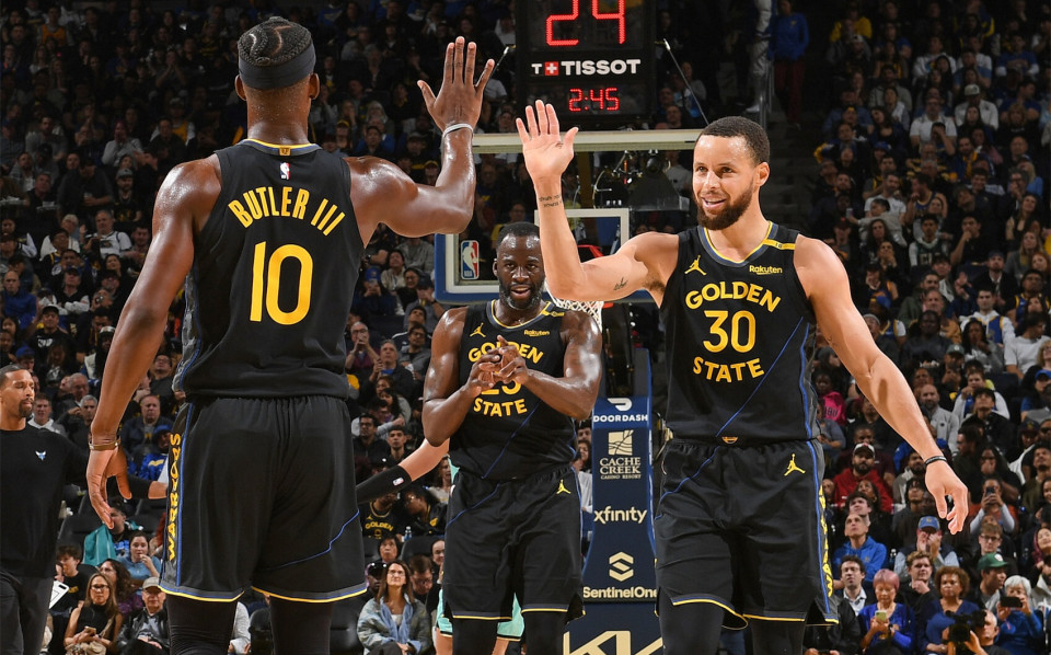 [NBA]伦纳德背身单打 后仰跳投颠进篮筐